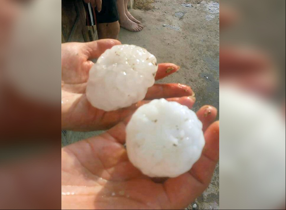Impresionante granizo en Bell Ville, Córdoba en la tarde del sábado (redes sociales).
